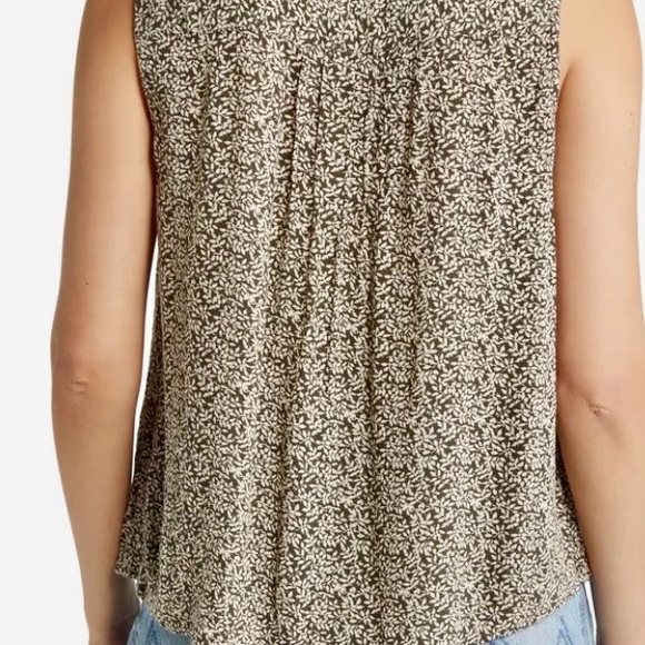 Faherty Faith ruffle sleeveless button front leaf print blouse. XL - Picture 5 of 10
